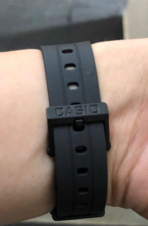 Casio Relógio esportivo digital clássico F91W-1 Preto Dourado - Imagem 3