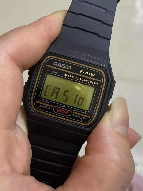 Casio Relógio esportivo digital clássico F91W-1 Preto Dourado - Imagem 5