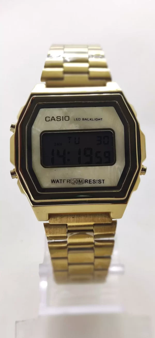 Relógio Casio Vintage global dourado feminino a prova dagua - Imagem 3