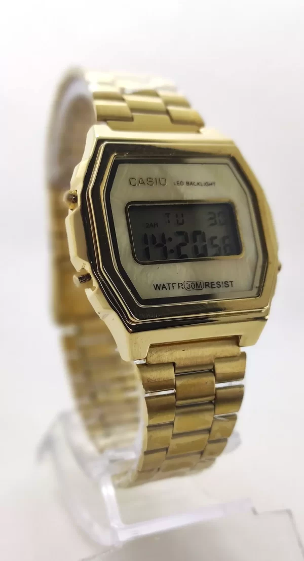 Relógio Casio Vintage global dourado feminino a prova dagua - Imagem 4