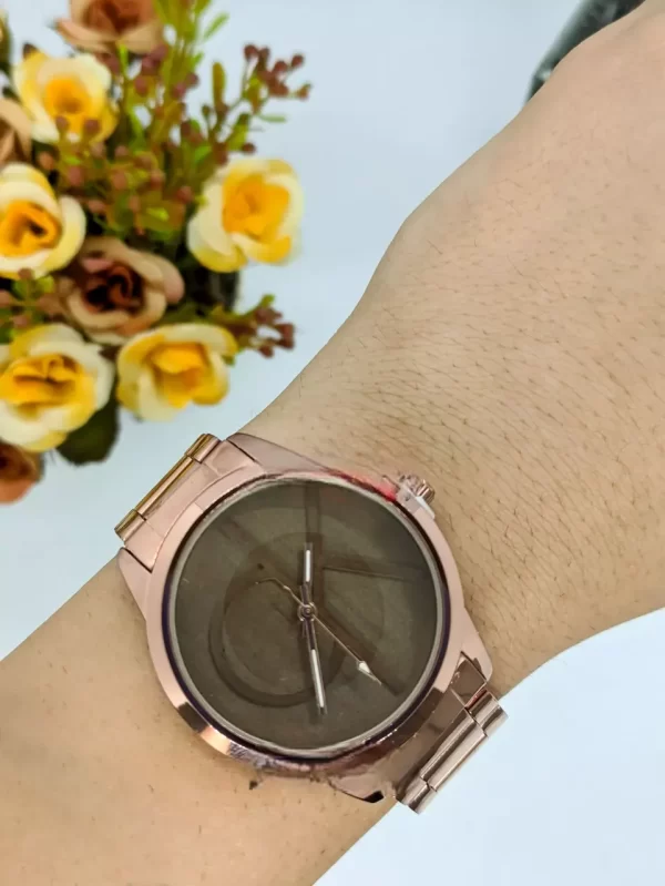 Relógio Calvin Klein Feminino Rose Fundo Marrom (C/ Caixa Premium) 100% Funcional - Imagem 4
