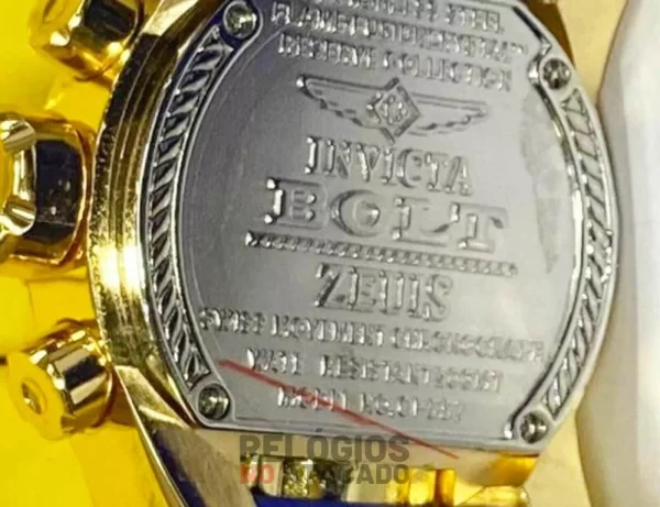 Relógio Masculino Invicta Zeus Magnum Linha Gold One Dourado fundo Branco Pulseira de Borracha Preta - Imagem 2