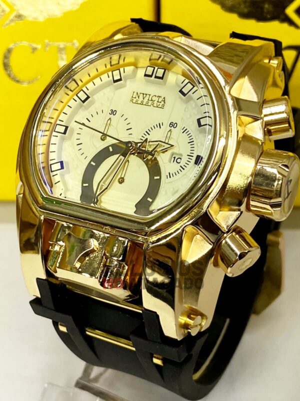 Relógio Masculino Invicta Zeus Magnum Linha Gold One Dourado fundo Branco Pulseira de Borracha Preta - Imagem 3